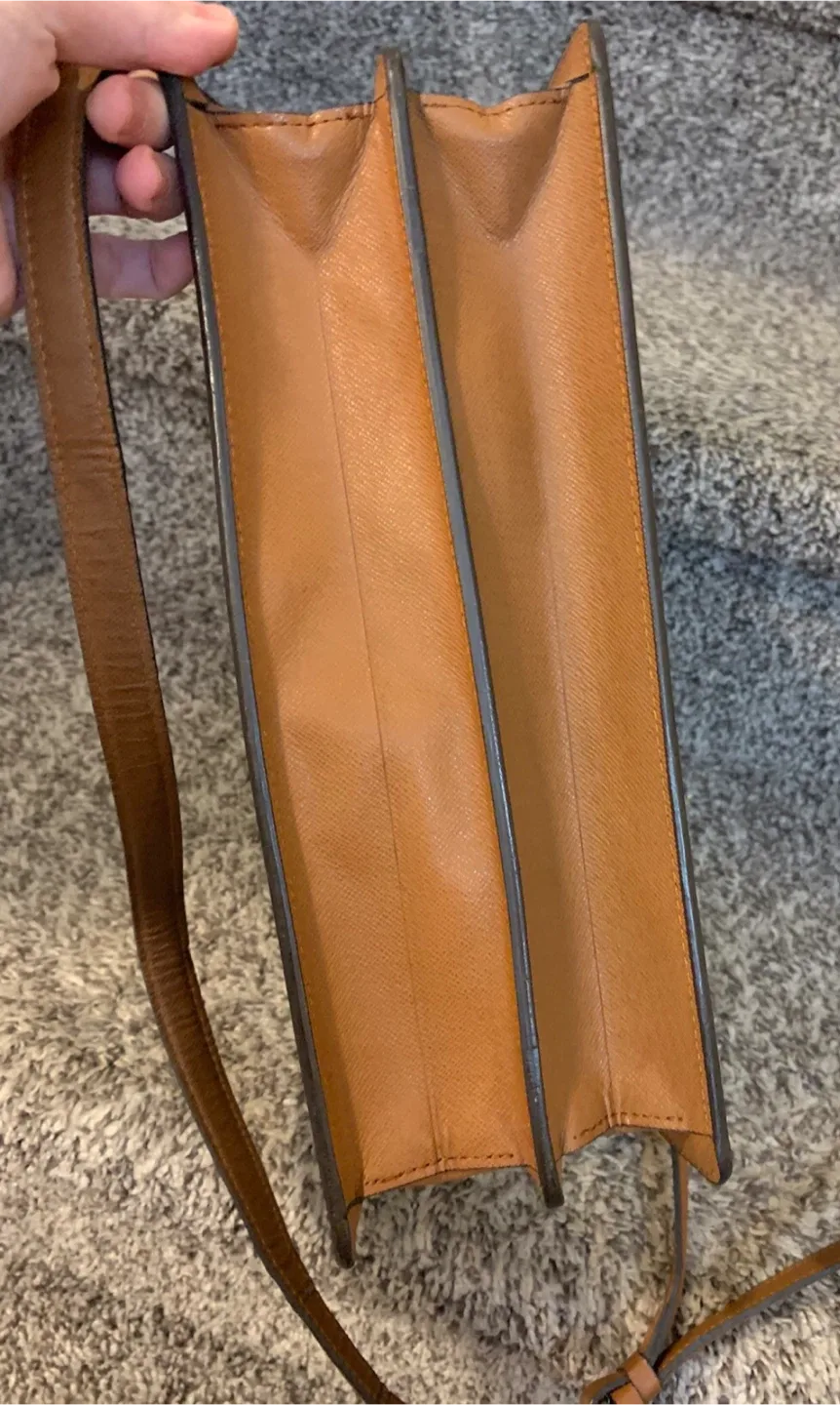 Louis Vuitton Crossbody Bag image indicator(6)