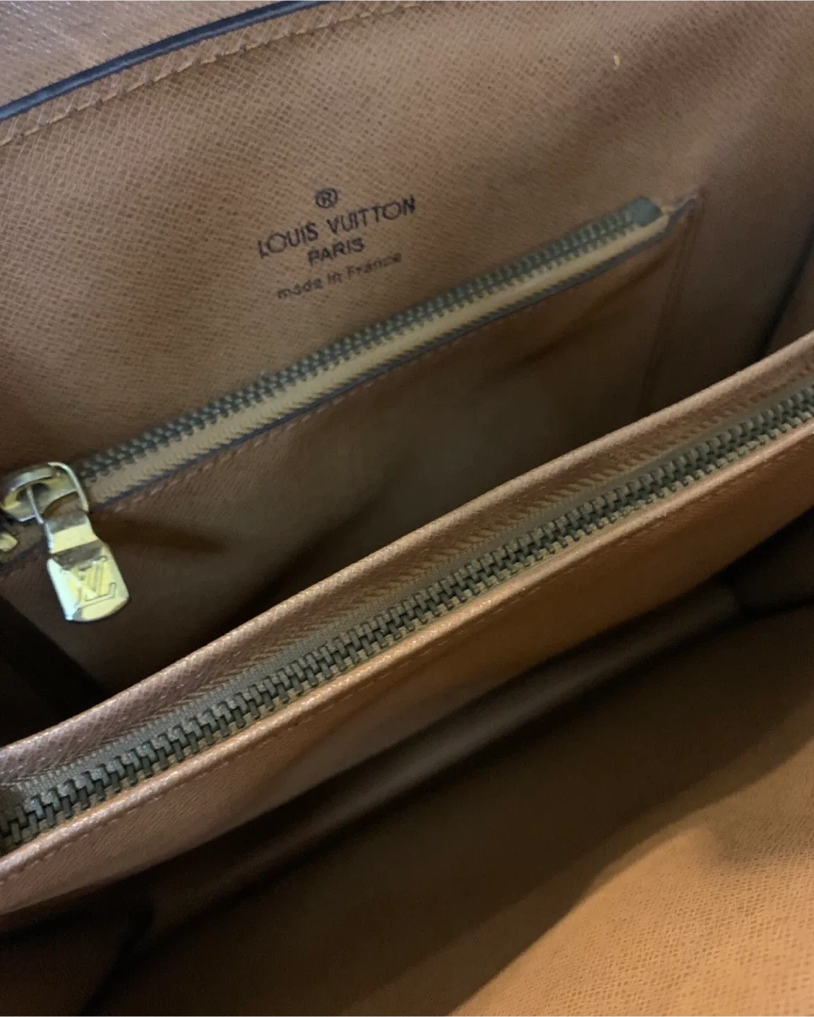 Louis Vuitton Crossbody Bag image indicator(3)