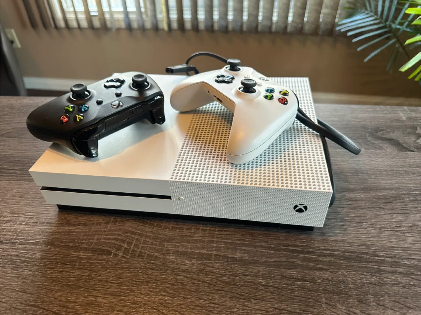 Xbox One S Console with 2 Controllers image indicator(2)