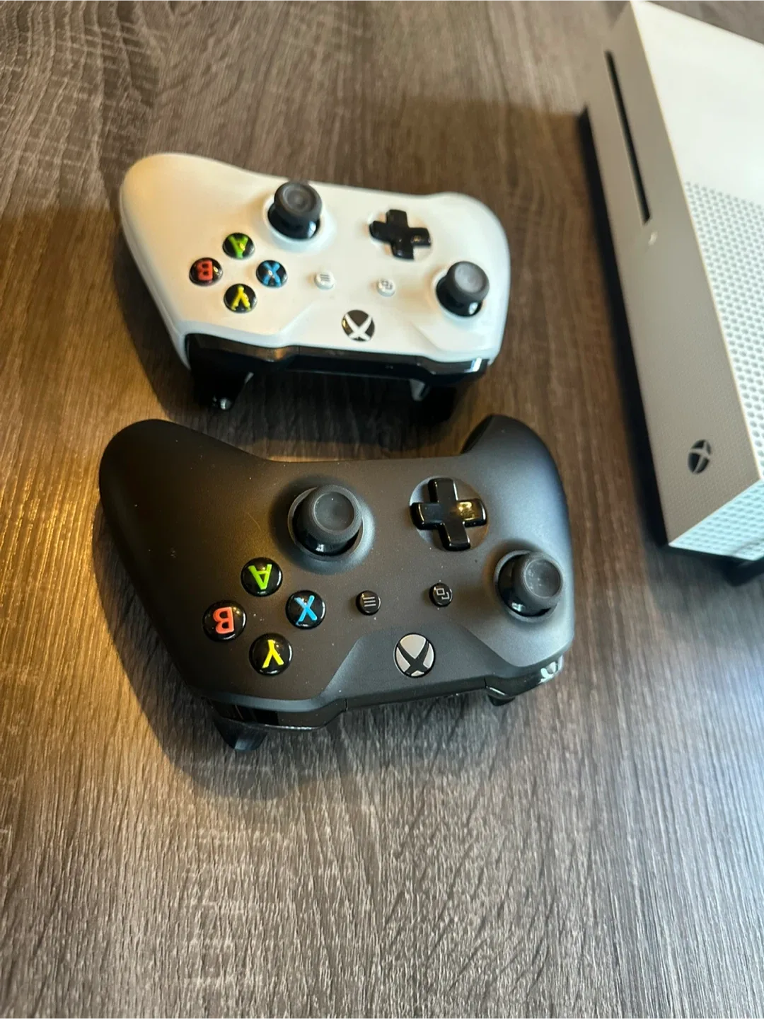 Xbox One S Console with 2 Controllers image indicator(4)