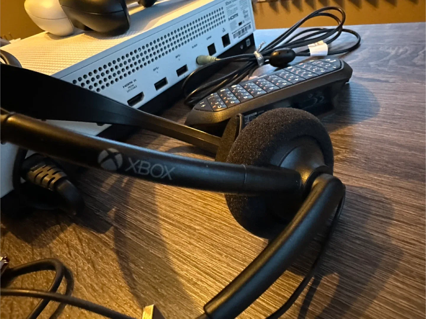 Xbox One S Console with 2 Controllers image indicator(6)