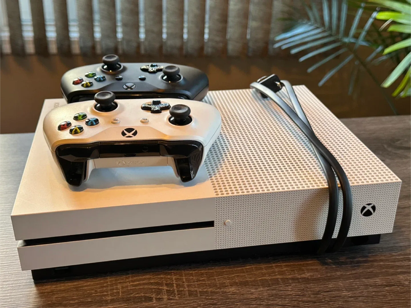 Xbox One S Console with 2 Controllers image indicator(5)