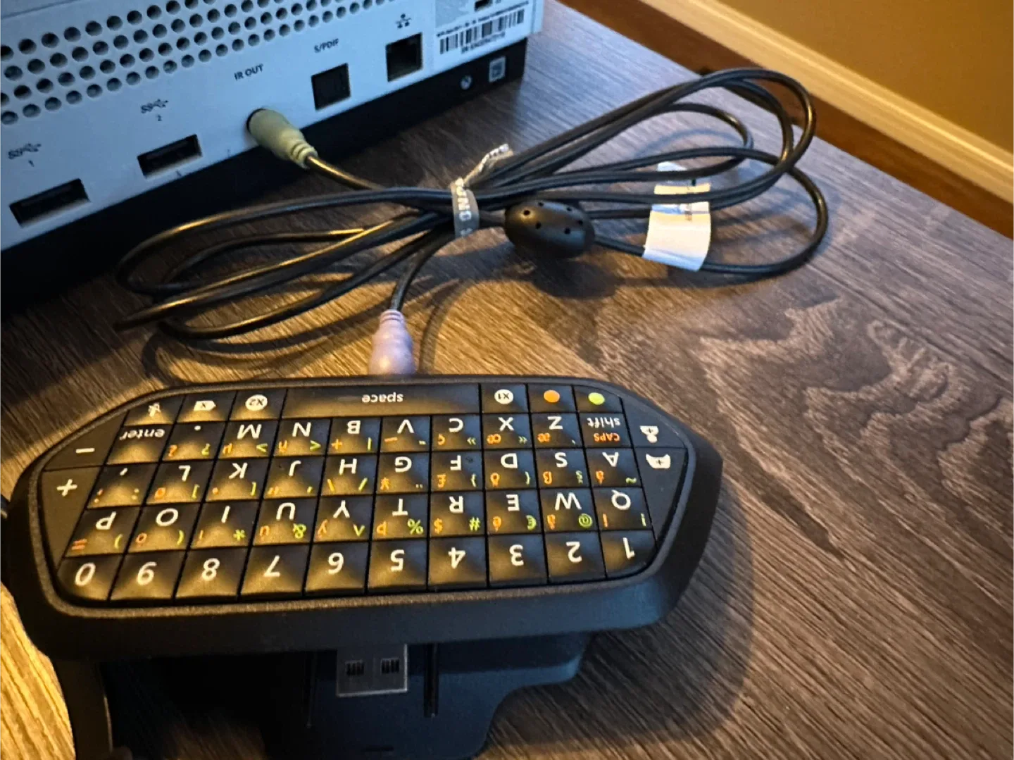 Xbox One S Console with 2 Controllers image indicator(7)