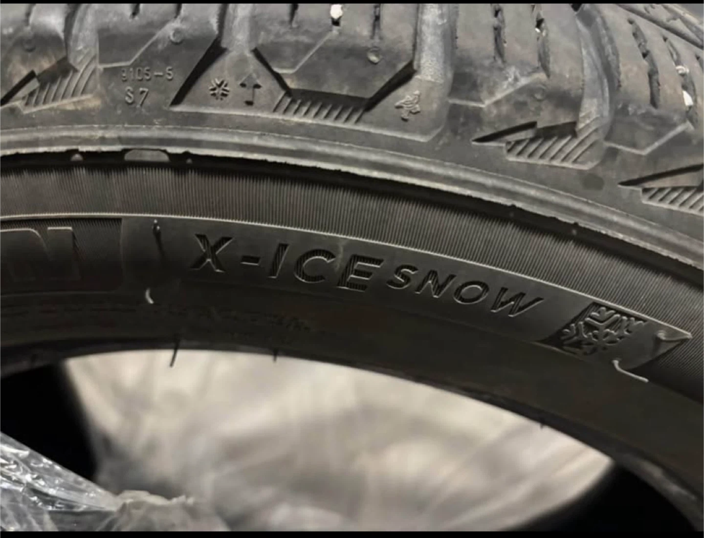 Michelin X-Ice Snow Tire 205/55R16