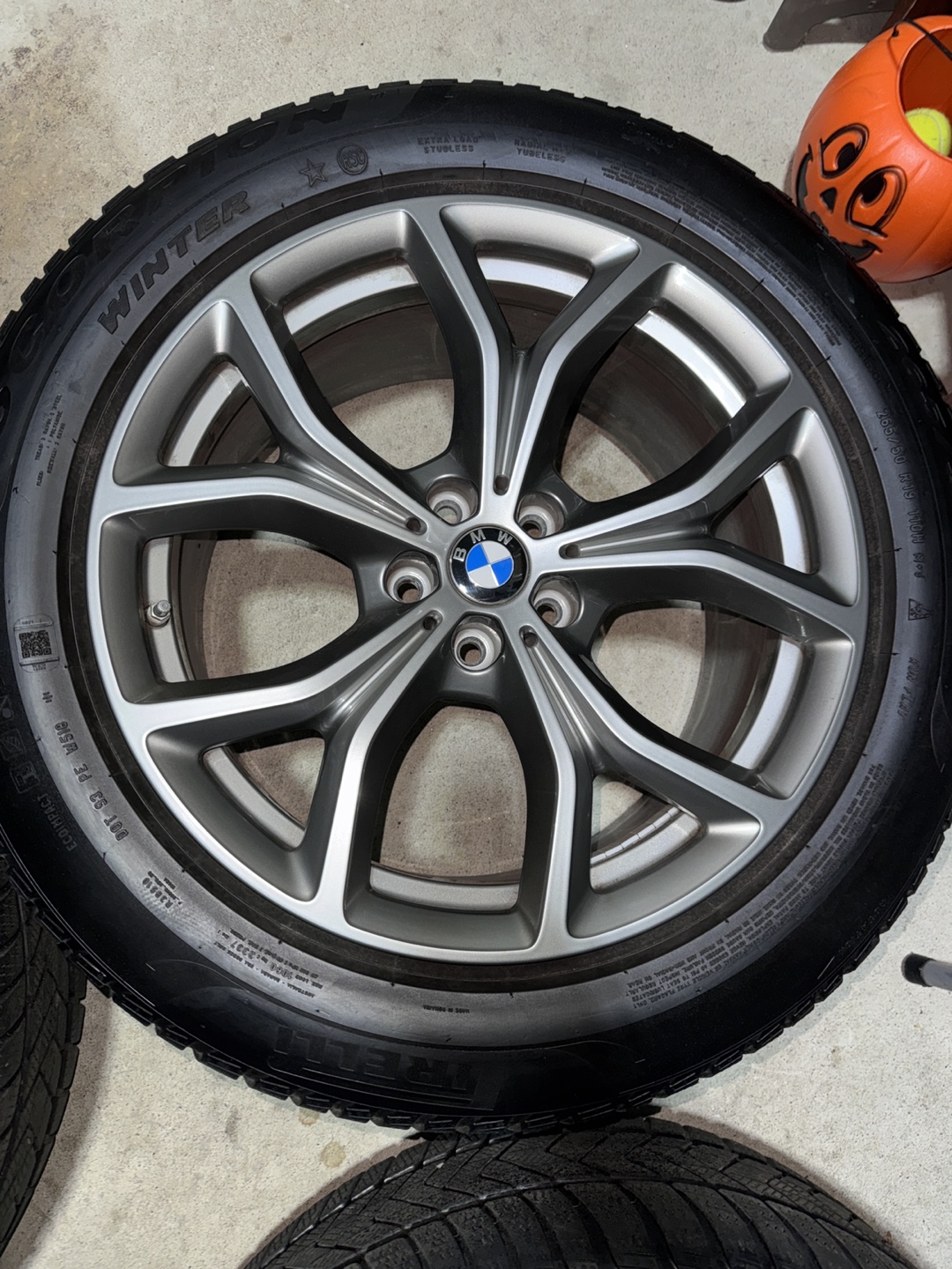 BMW 265/50 R19 Winter Tires on Rims - Set of 4 - photo 3