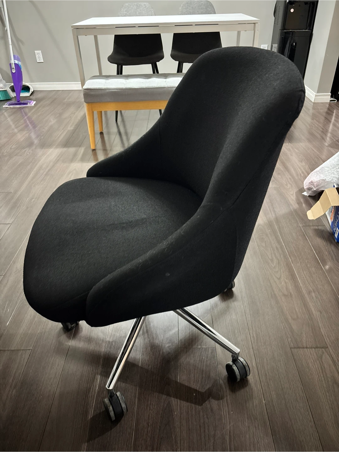 Black Swivel Office Chair - photo 2