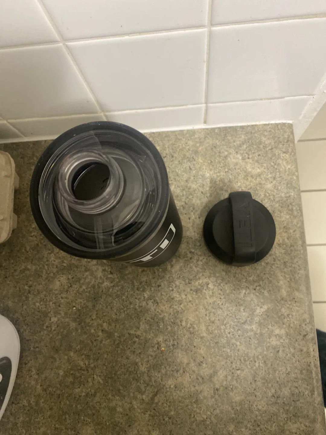 Yeti Black Tumbler with Lid image indicator(2)