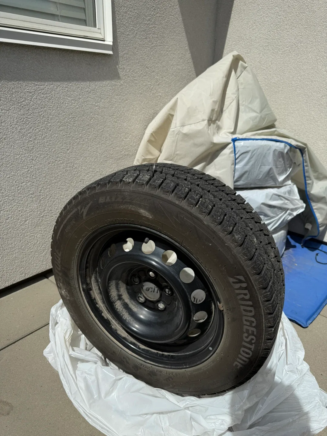 Bridgestone Blizzak WS90 Winter Tire - 195/65R15