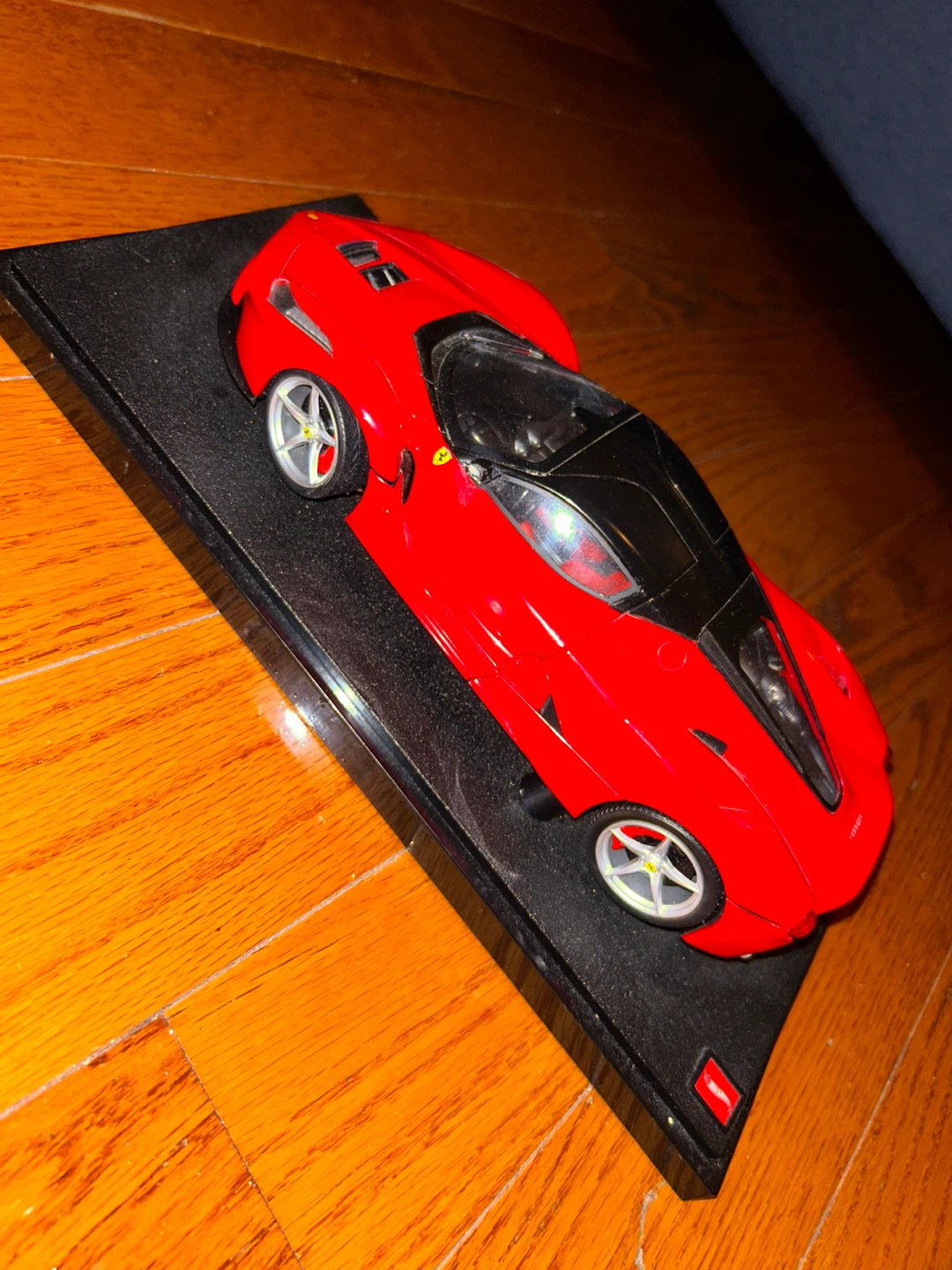 Hot Wheels Ferrari LaFerrari 1/18 Diecast Car - photo 4