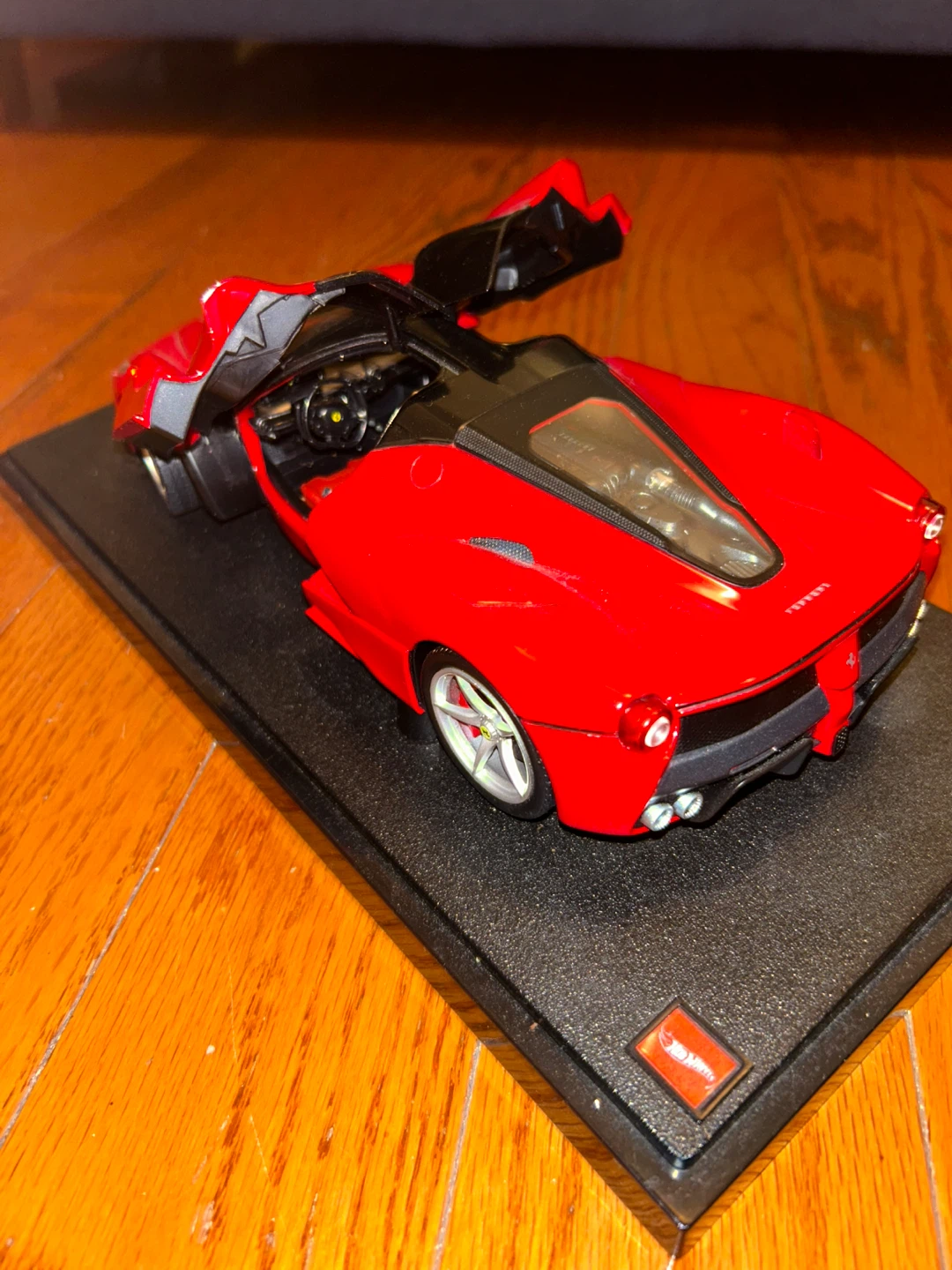 Hot Wheels Ferrari LaFerrari 1/18 Diecast Car