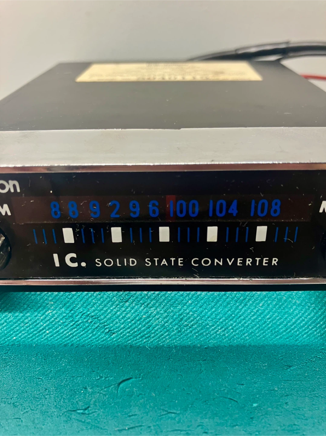 Vintage Medallion Car FM Converter - Model 65-243 - photo 4