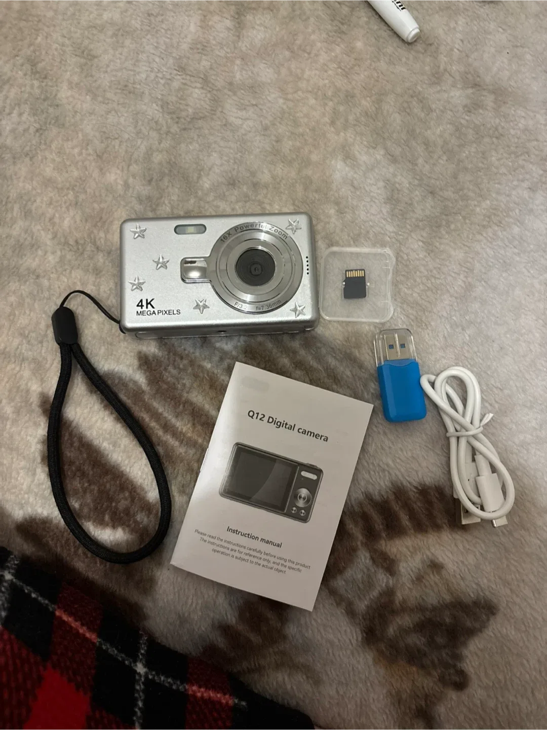 Q12 Digital Camera - Like New! image indicator(2)