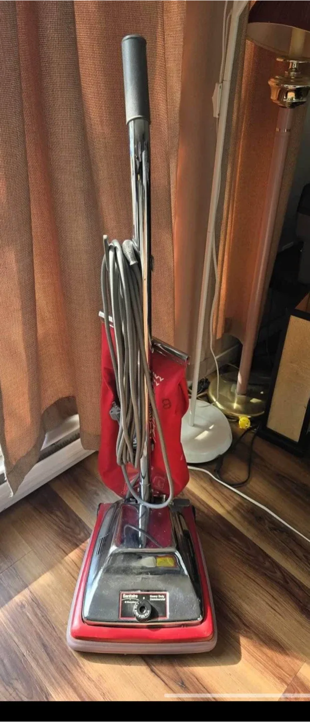 Sanitaire by Electrolux Heavy Duty Commercial Vacuum image indicator(2)