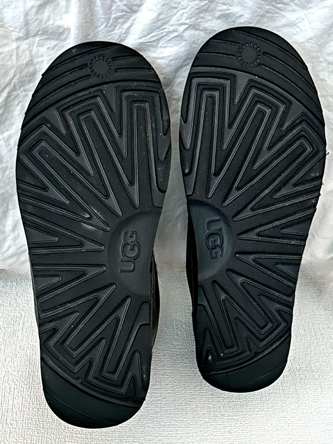 UGG Neumel Waterproof Chukka Boots, Wool Lined Mens Size 9 image indicator(8)