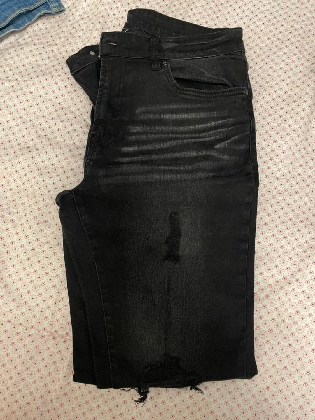 Assorted Men's Pants image indicator(6)