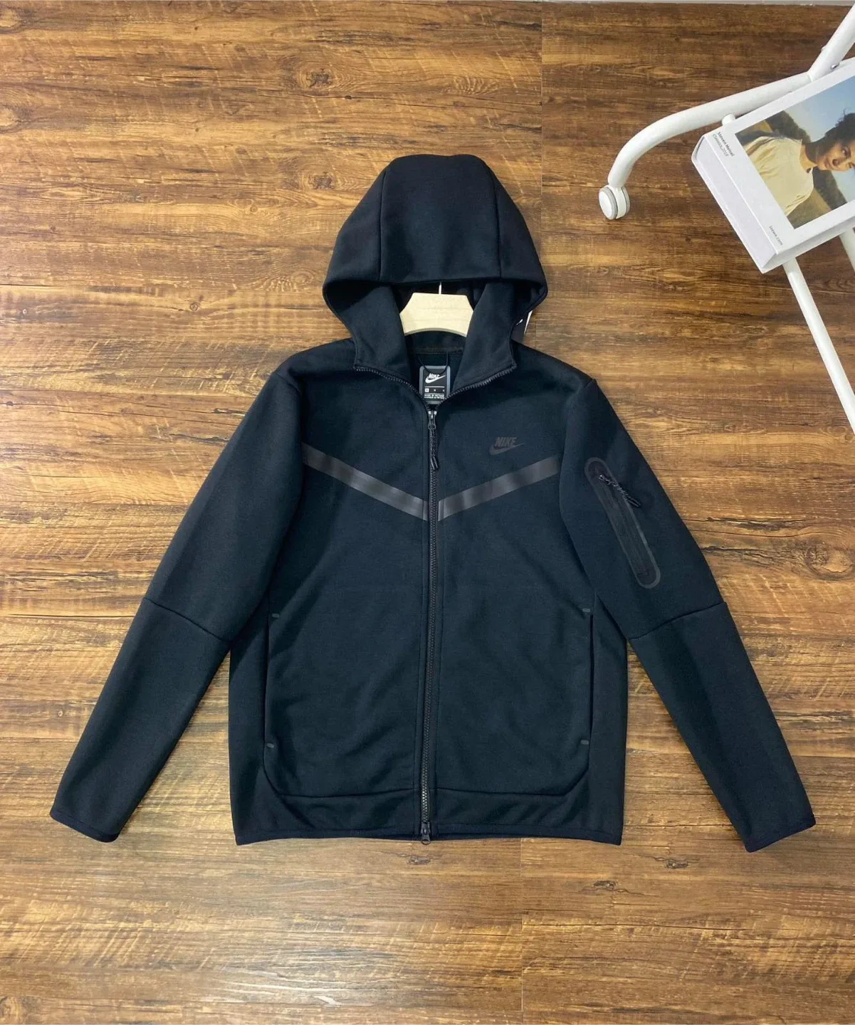 Nike Tech Fleece Black Hoodie & Pants - Size M image indicator(3)