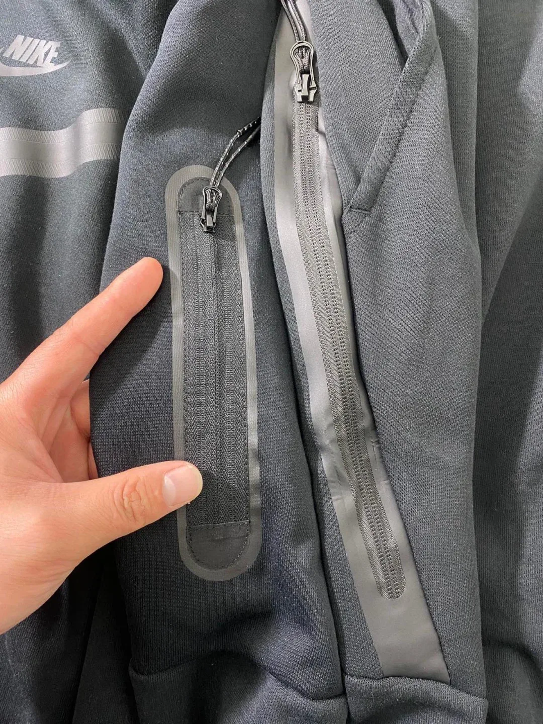 Nike Tech Fleece Black Hoodie & Pants - Size M image indicator(7)