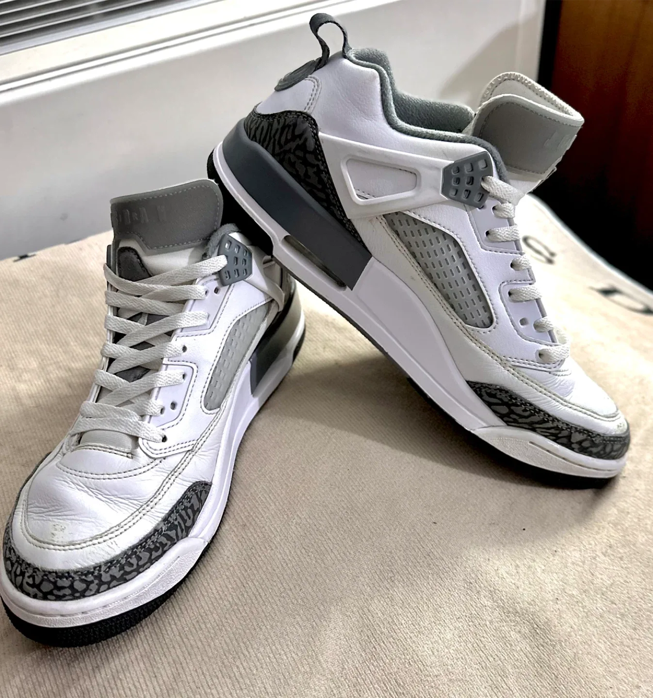 Nike Air Jordan Spizike Low Grey White. Mens Size 9.5 Elephant