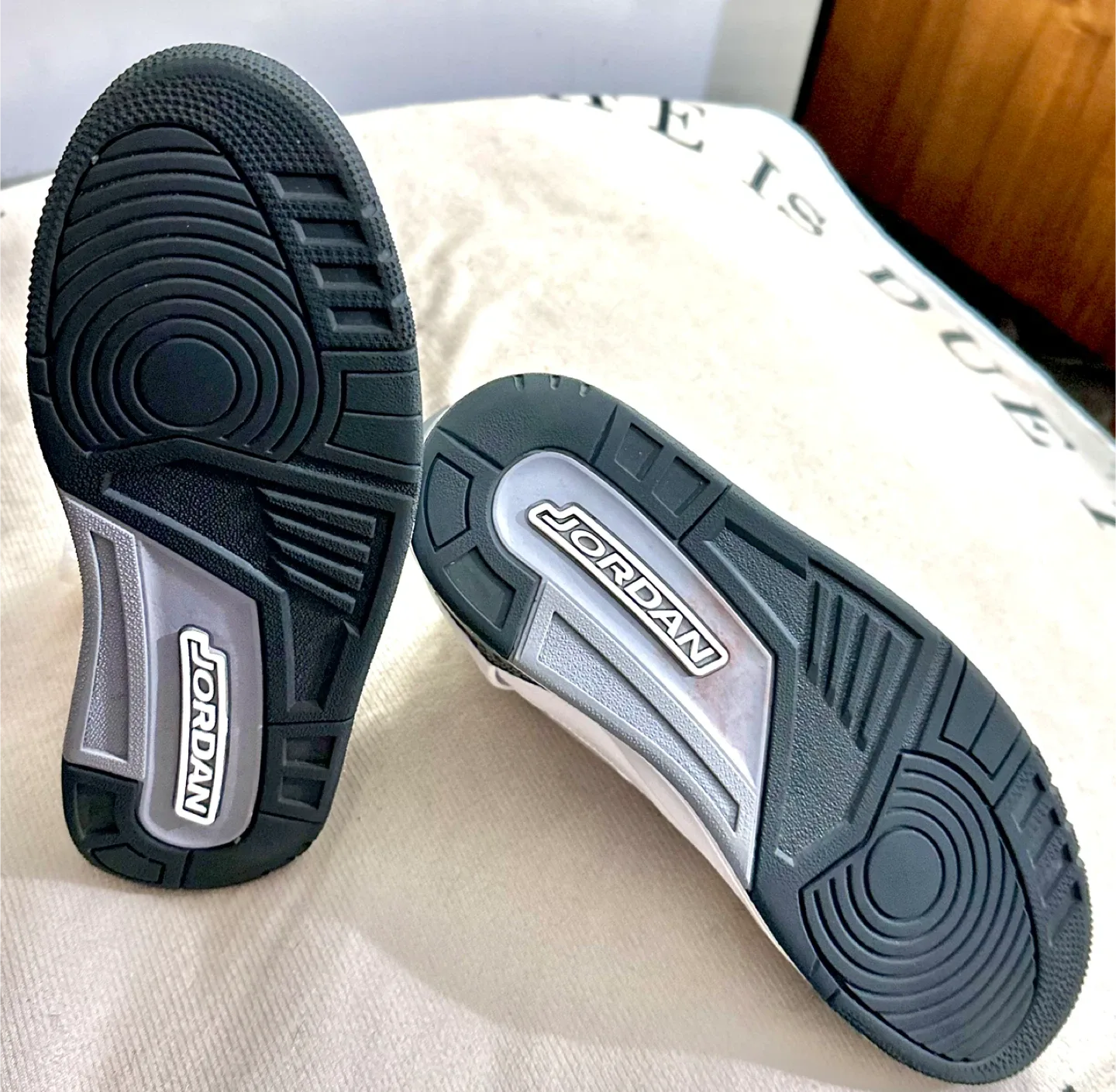 Nike Air Jordan Spizike Low Grey White. Mens Size 9.5 Elephant image indicator(7)