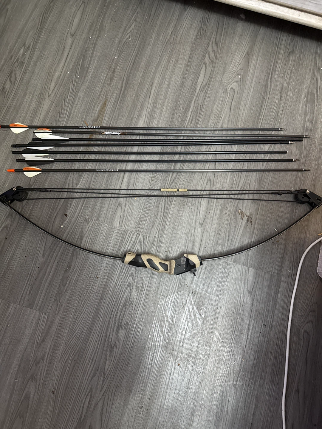 Mossy Oak Compound Bow with Arrows