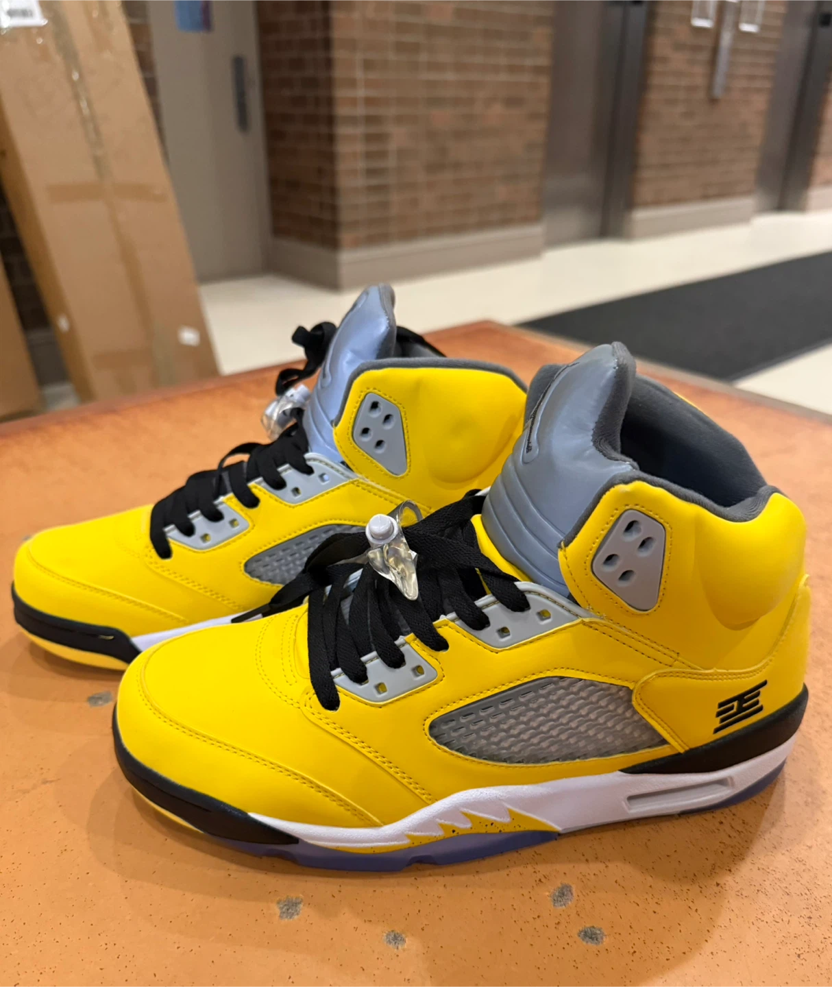 Jordan Tokyo  5 Retro not Low Yellow - photo 2