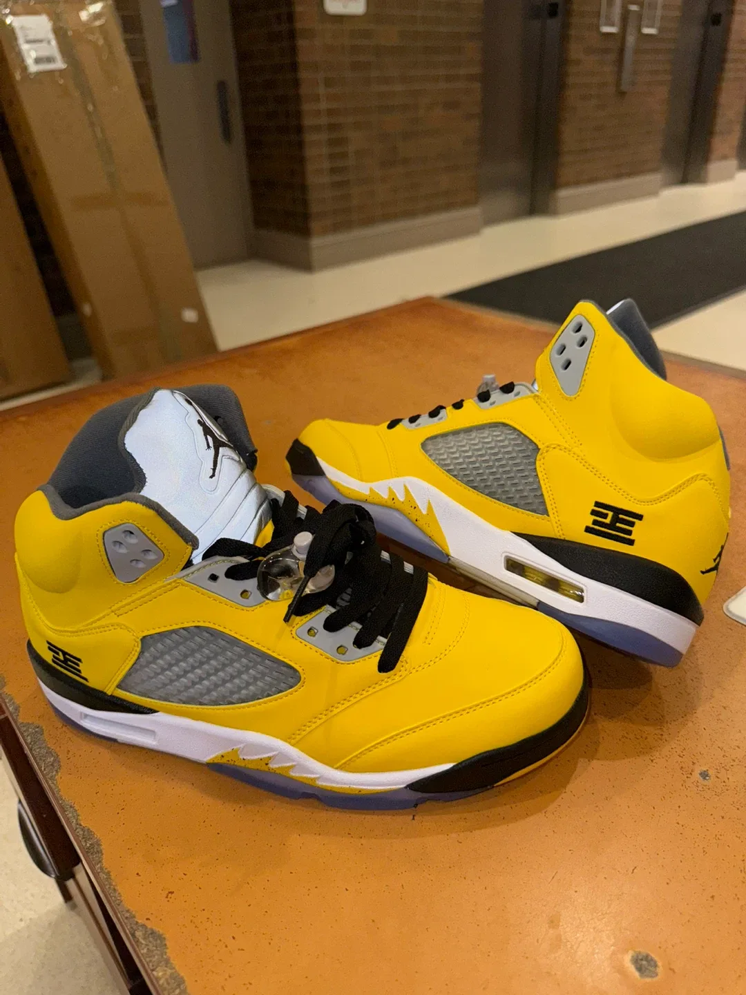 Jordan Tokyo  5 Retro not Low Yellow image indicator(8)