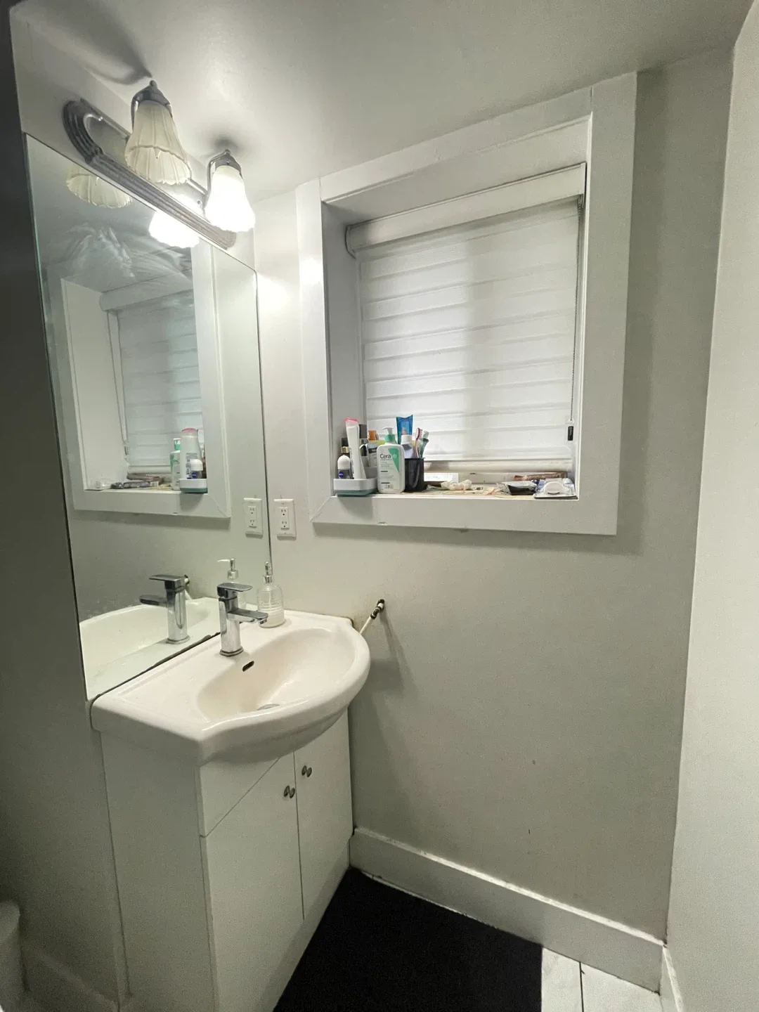 Room for rent image indicator(8)