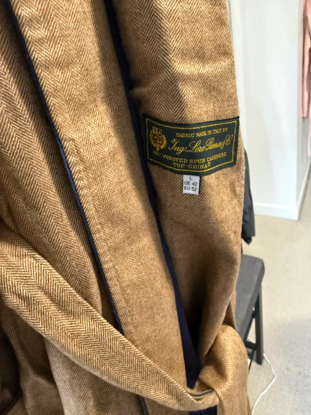 Derek Rose Duke Cashmere and Silk (Loro Piana) Dressing Gown image indicator(6)