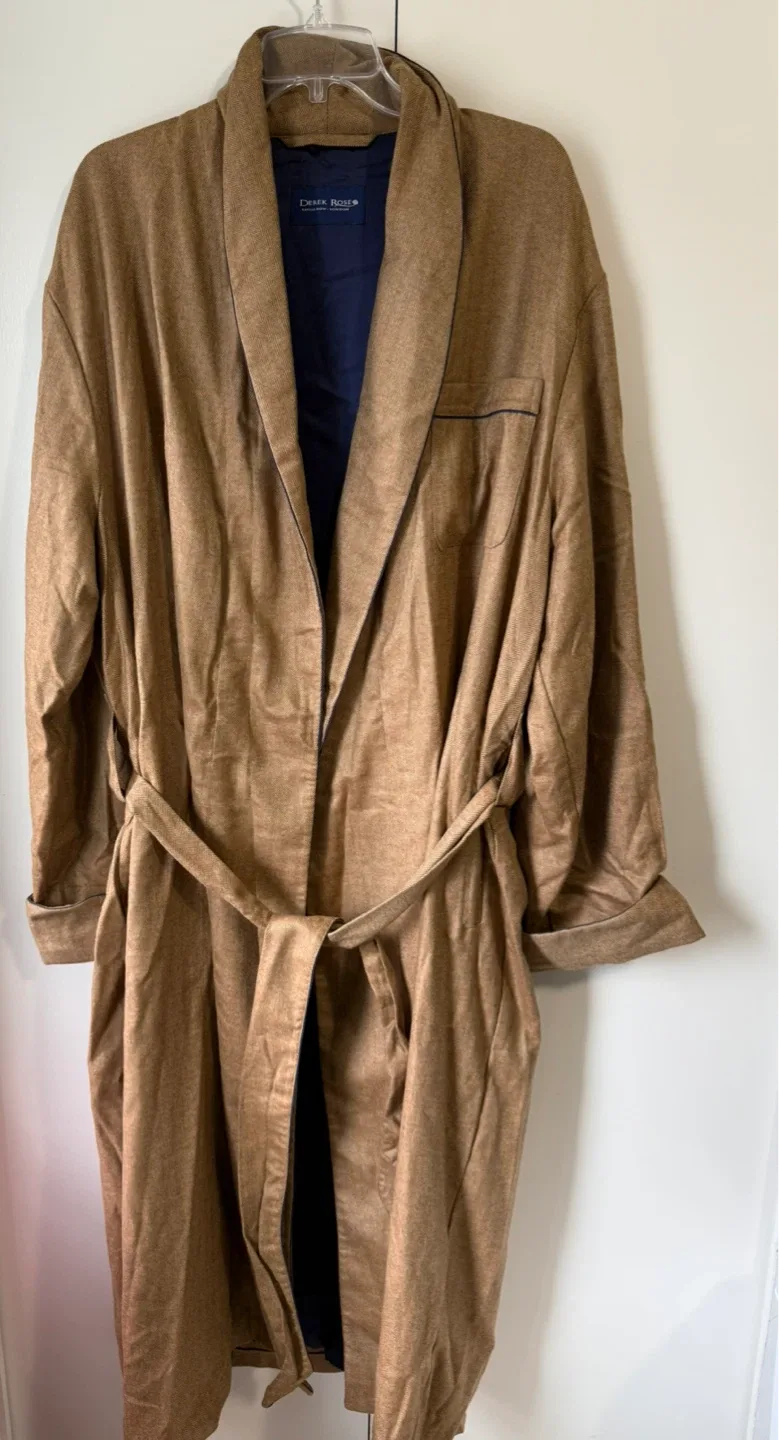 Derek Rose Duke Cashmere and Silk (Loro Piana) Dressing Gown image indicator(4)