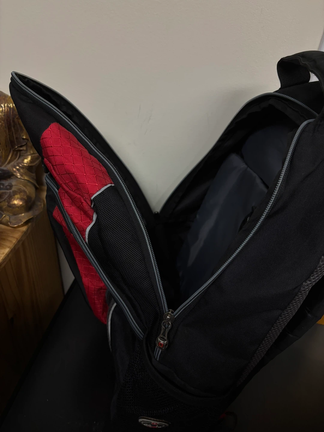 Swiss Gear Black and Red Backpack - photo 4