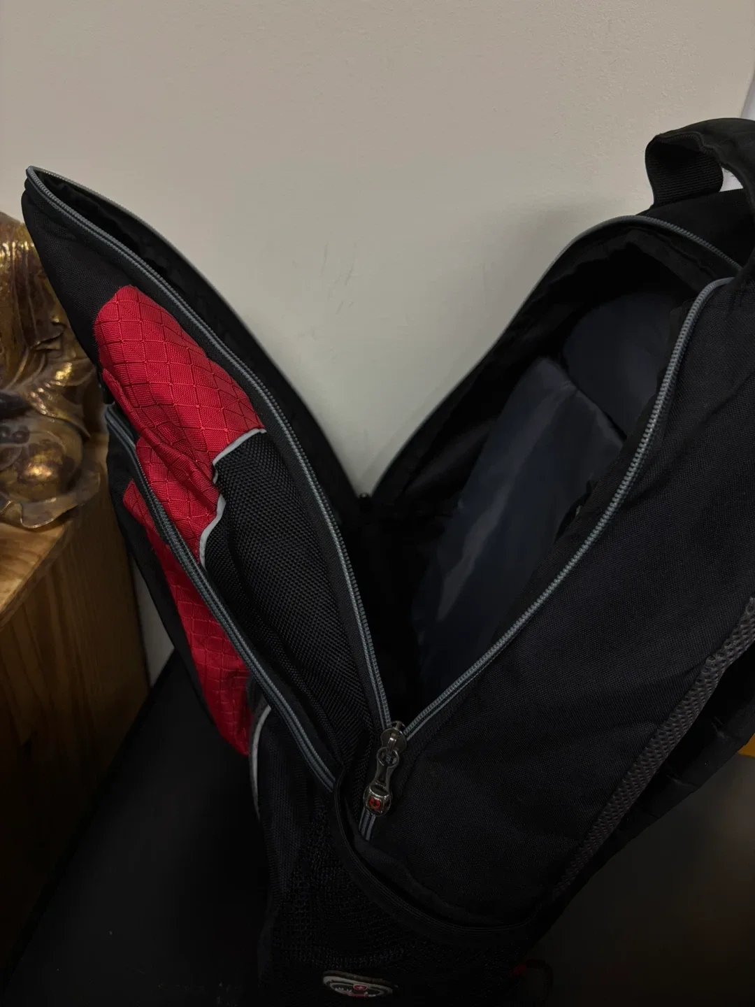 Swiss Gear Black and Red Backpack image indicator(4)