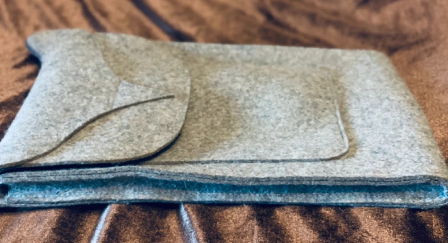 Boutique 1D Gray Felt Laptop Case image indicator(3)