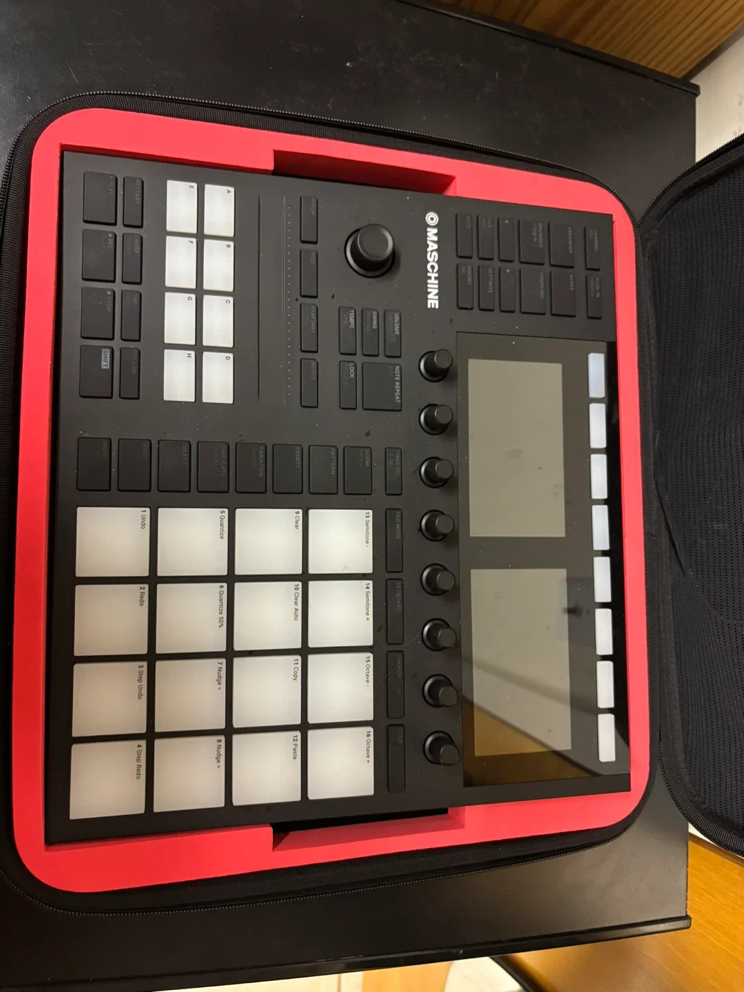 Maschine MK3 with case