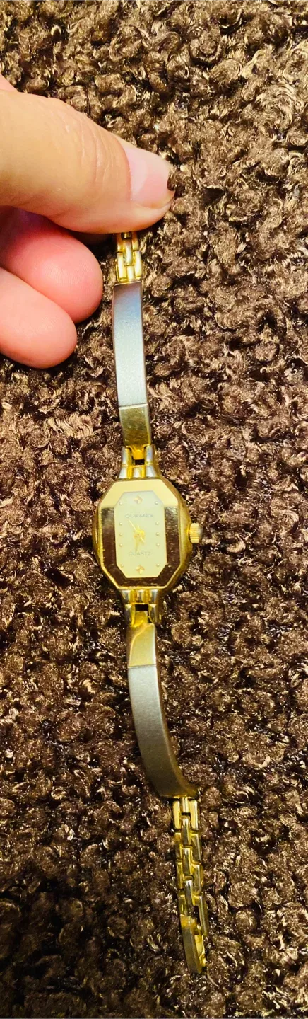 QUEMEX Quartz Women's Watch - Gold/Silver Tone image indicator(2)