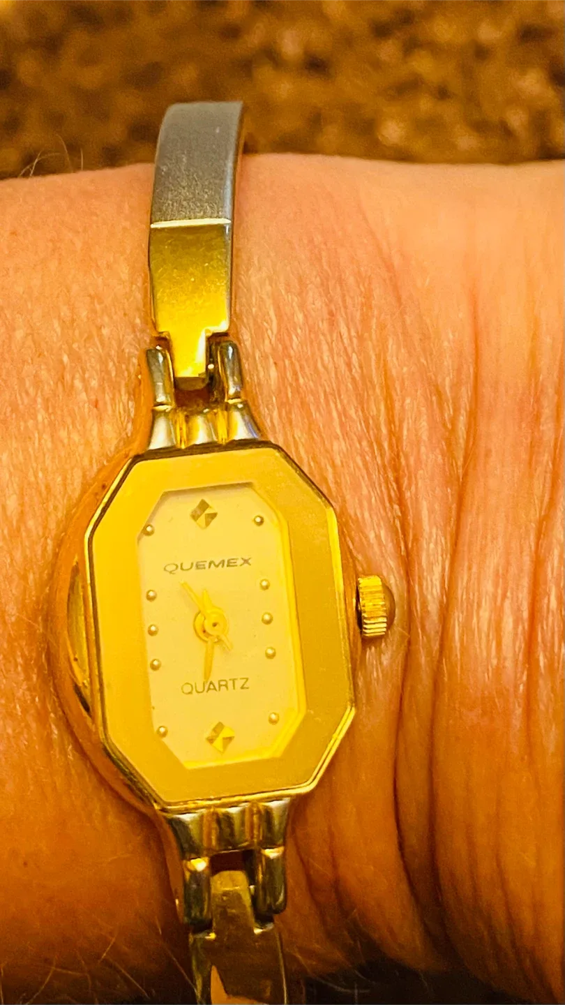 QUEMEX Quartz Women's Watch - Gold/Silver Tone image indicator(4)