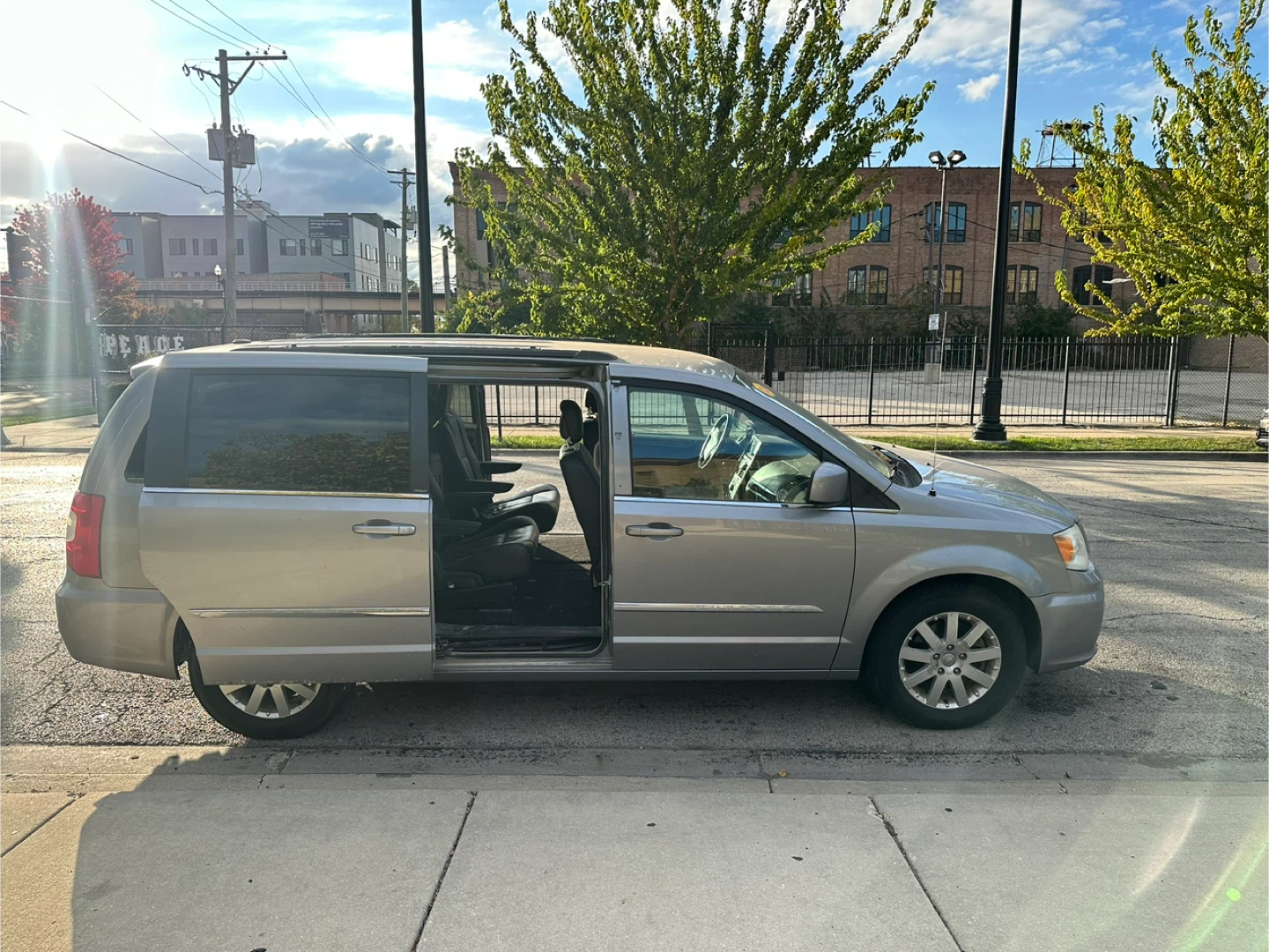 2014 Chrysler Town & Country Minivan - Silver - photo 4