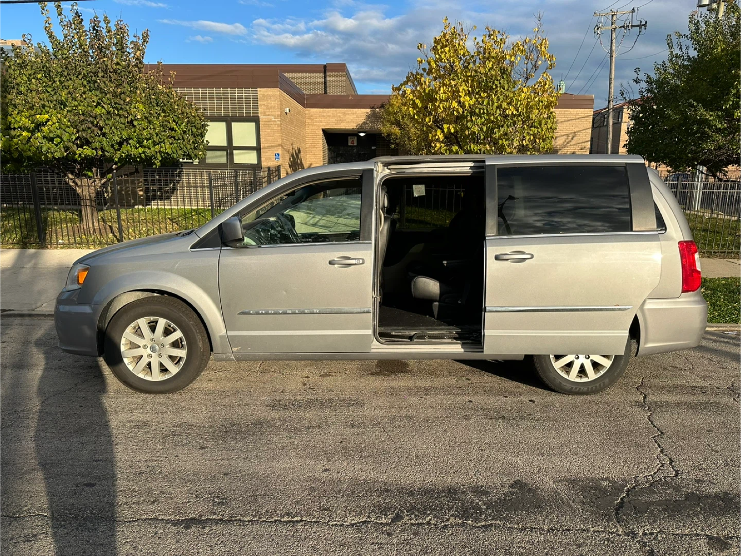 2014 Chrysler Town & Country Minivan - Silver - photo 3