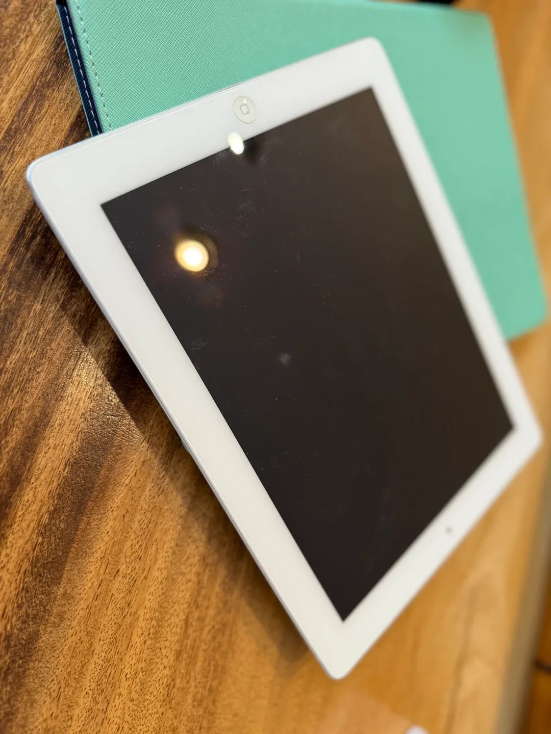 Apple iPad 4th Generation 64GB image indicator(3)