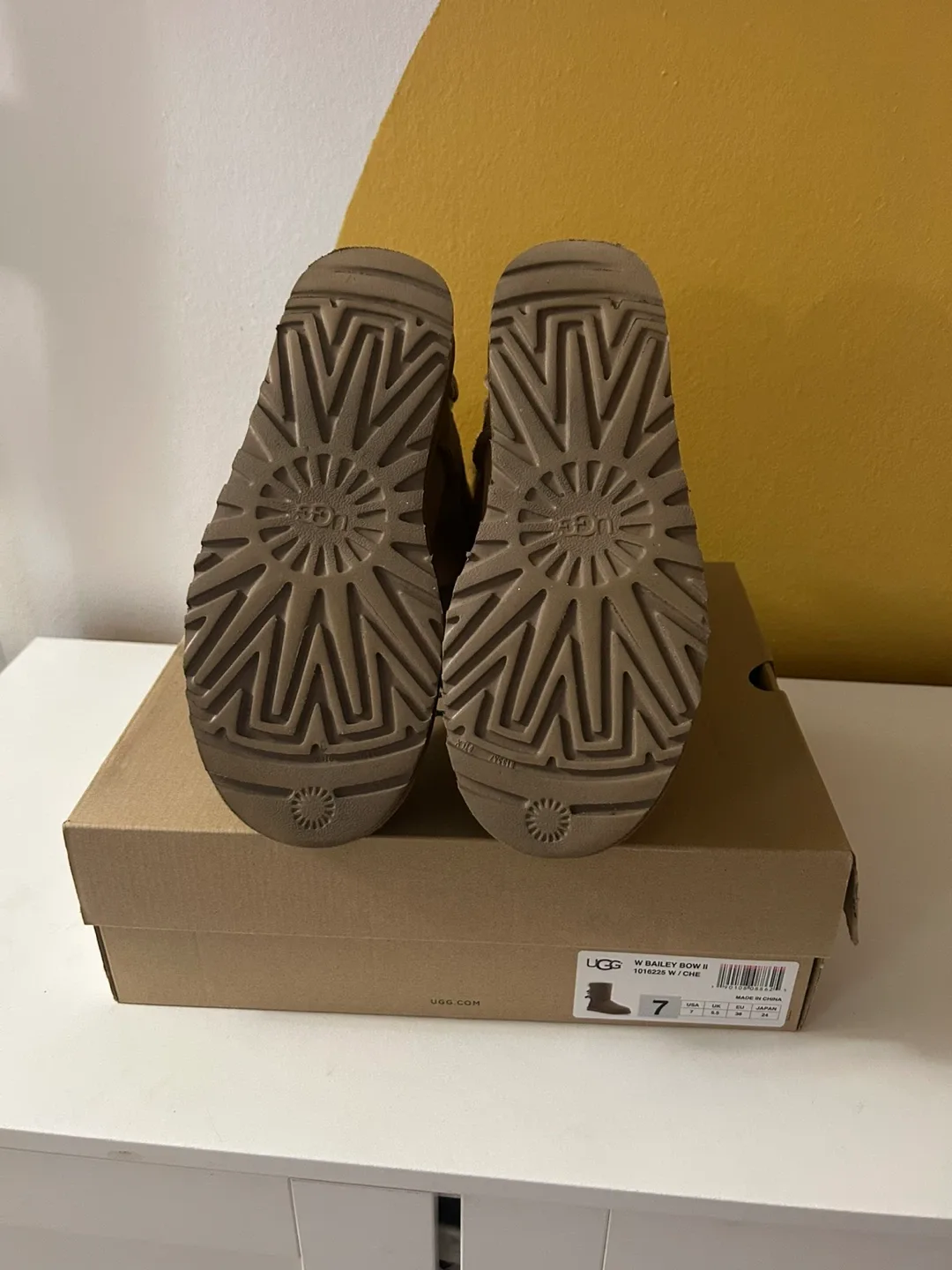 UGG Bailey Bow II Chestnut Boots - Women's Size 7 image indicator(3)