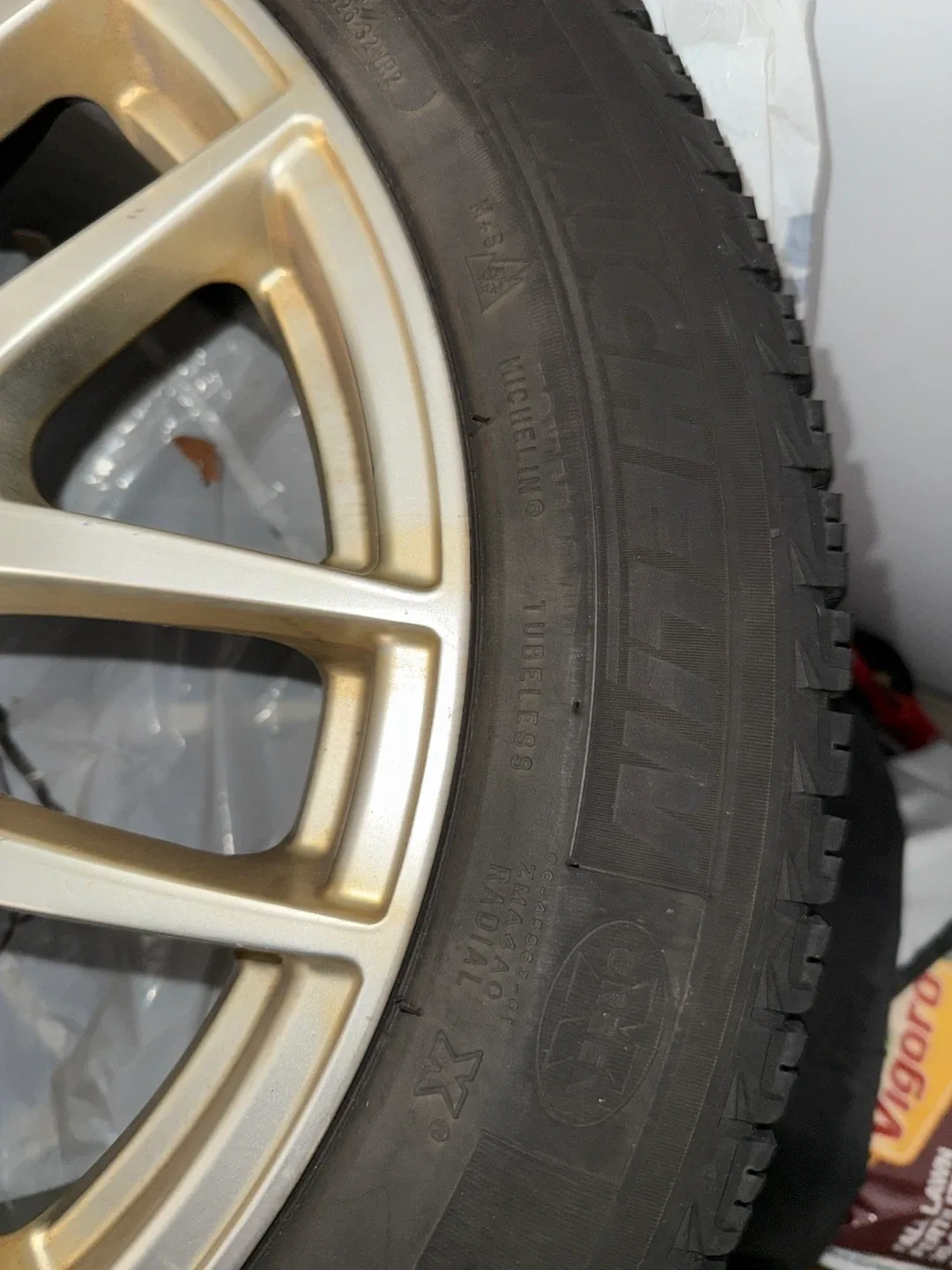 Michelin X-Ice Snow 245/40R19 Tire image indicator(3)