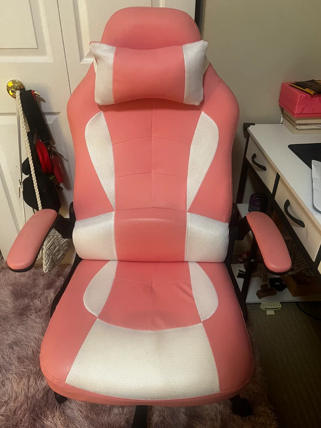 Pink and White Gaming Chair image indicator(2)