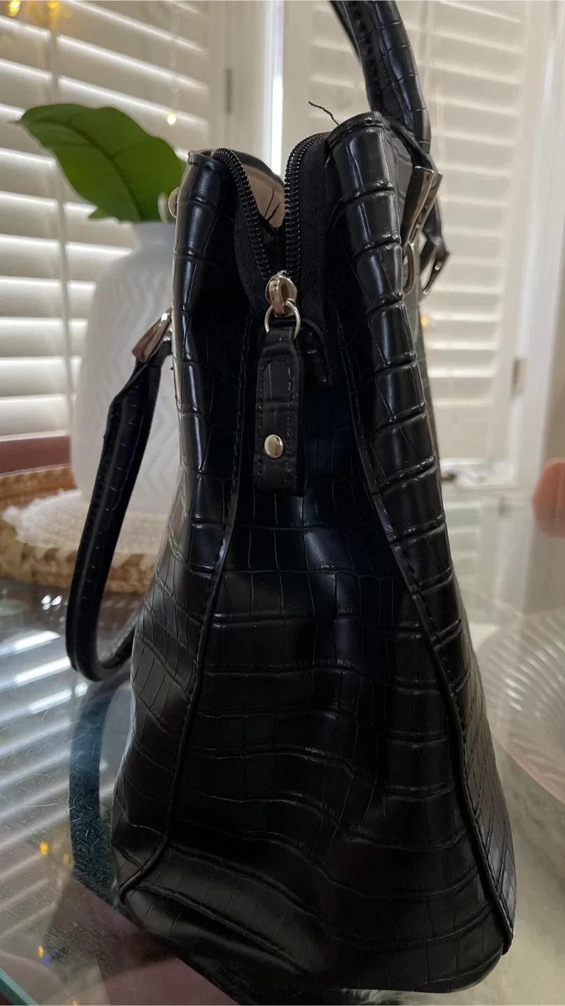 London Fog Black Women’s Tote Bag image indicator(2)