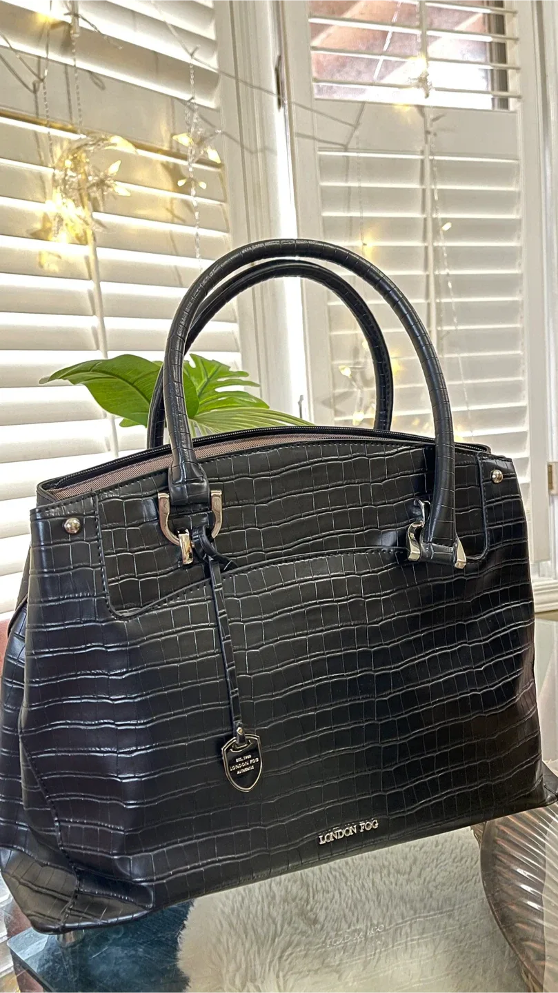 London Fog Black Women’s Tote Bag image indicator(5)