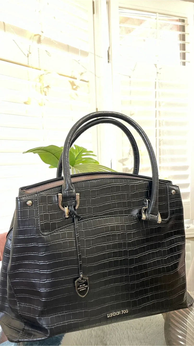 London Fog Black Women’s Tote Bag image indicator(6)