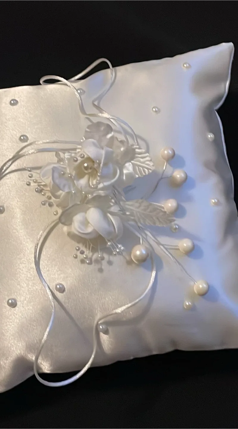 Wedding Ring Bearer Pillow image indicator(2)
