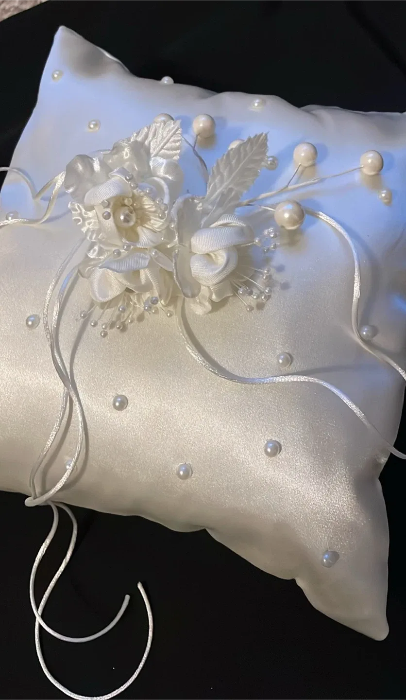 Wedding Ring Bearer Pillow image indicator(3)
