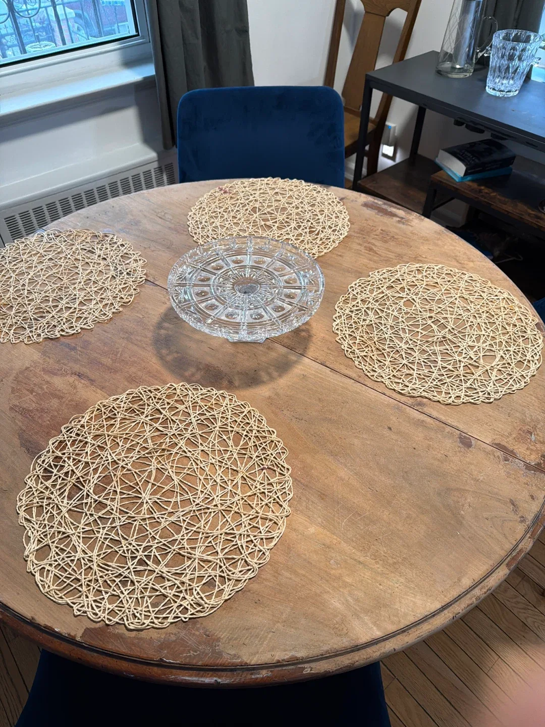 Elegant Crystal Cake Stand image indicator(2)