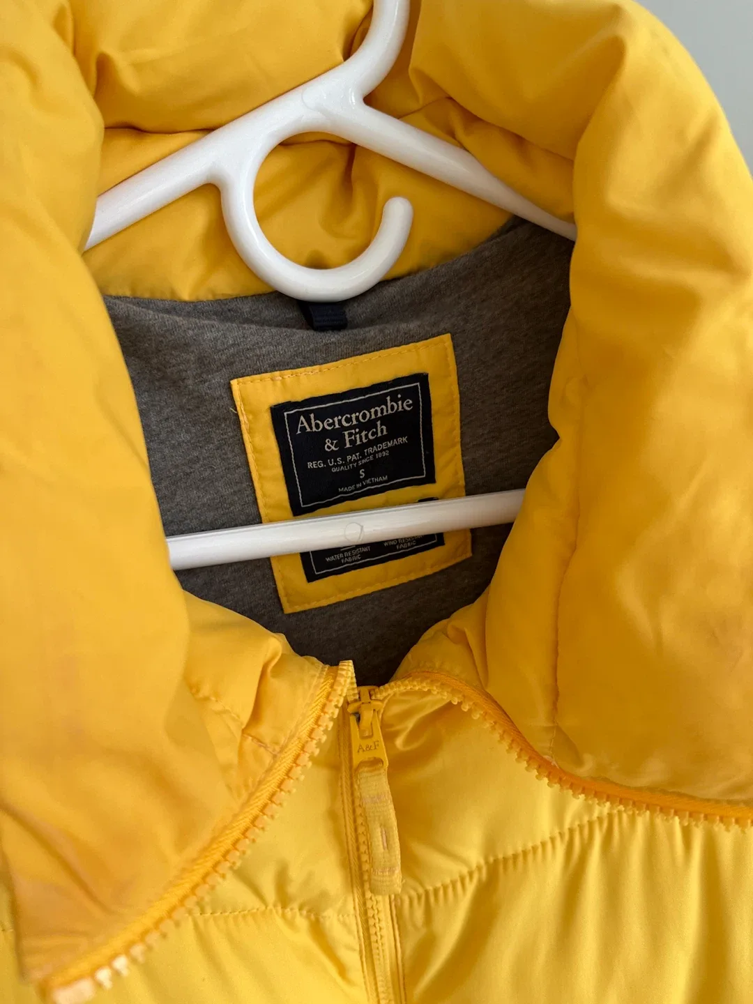 Abercrombie & Fitch Yellow Puffer Jacket - Size S image indicator(2)
