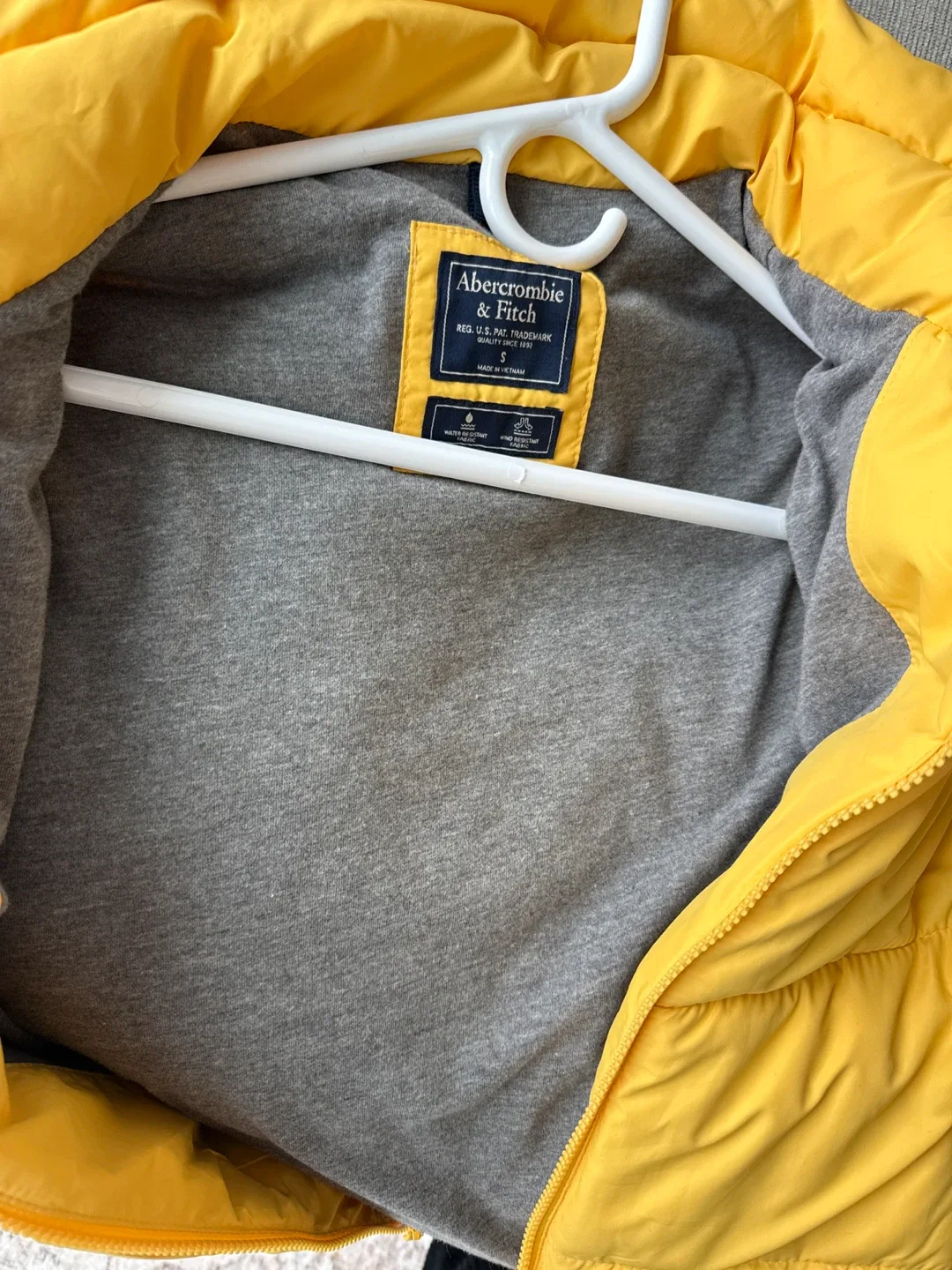 Abercrombie & Fitch Yellow Puffer Jacket - Size S image indicator(5)