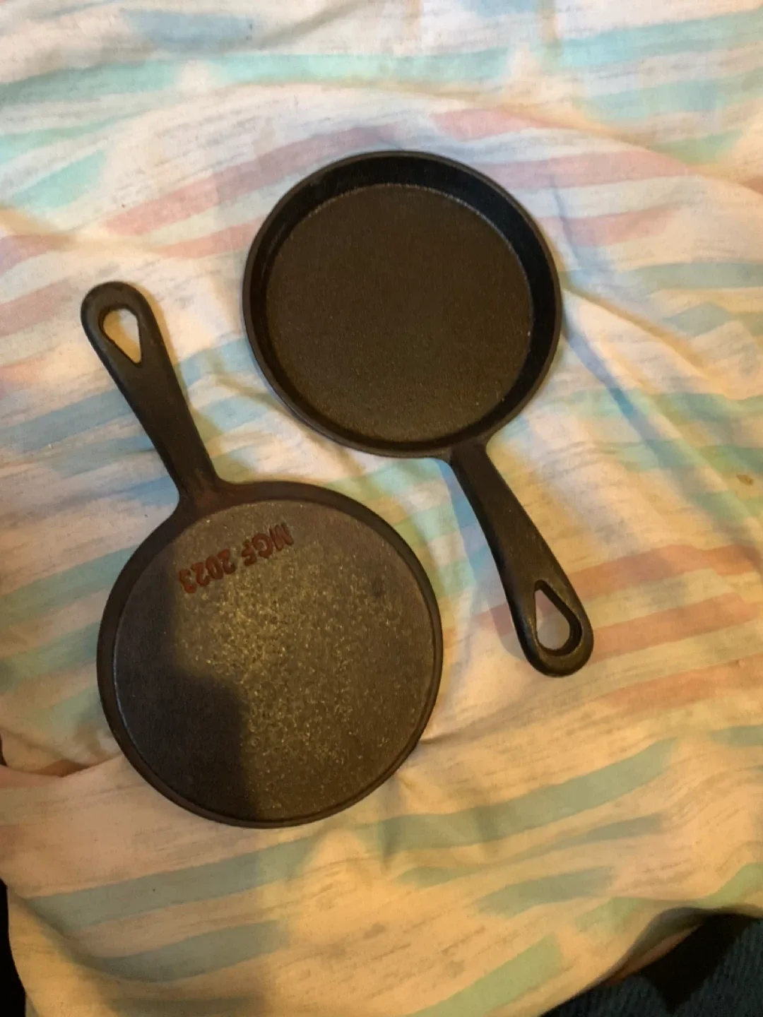 Set of 2 Cast Iron Skillets image indicator(2)